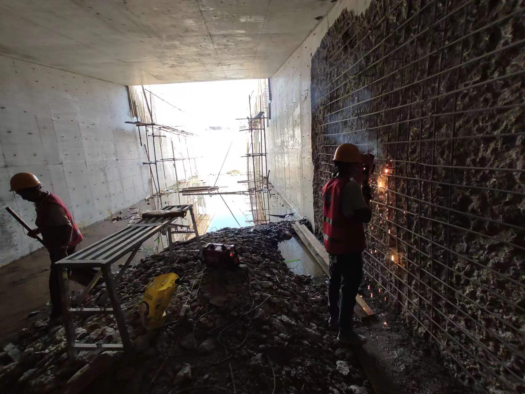 夏县挖断承重墙导致楼体开裂，加固施工方案出炉